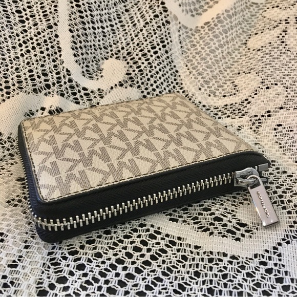 Michael Kors Men's Cooper Logo Zip-Around Wallet Hemp color - Picture 2 of 9